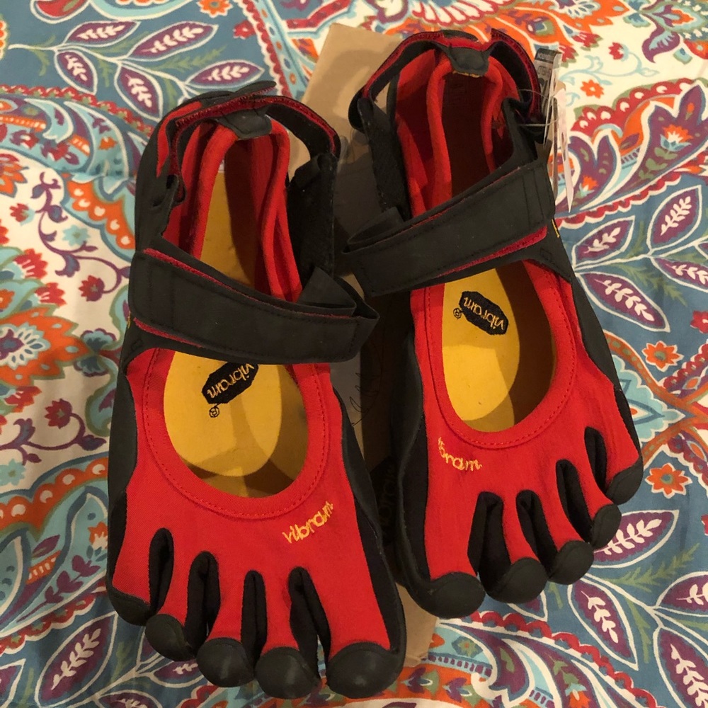 Vibram 5 Fingers NWT
